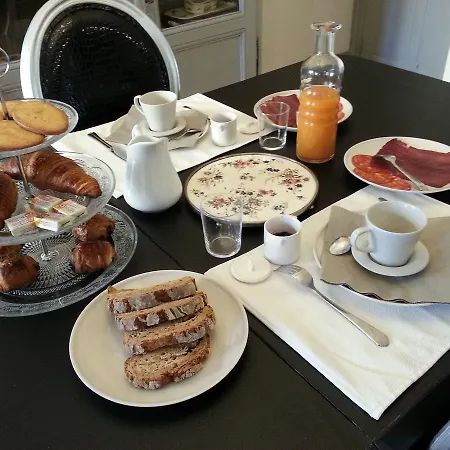 Relais St Jacques - Roanne Couette-café 4*
